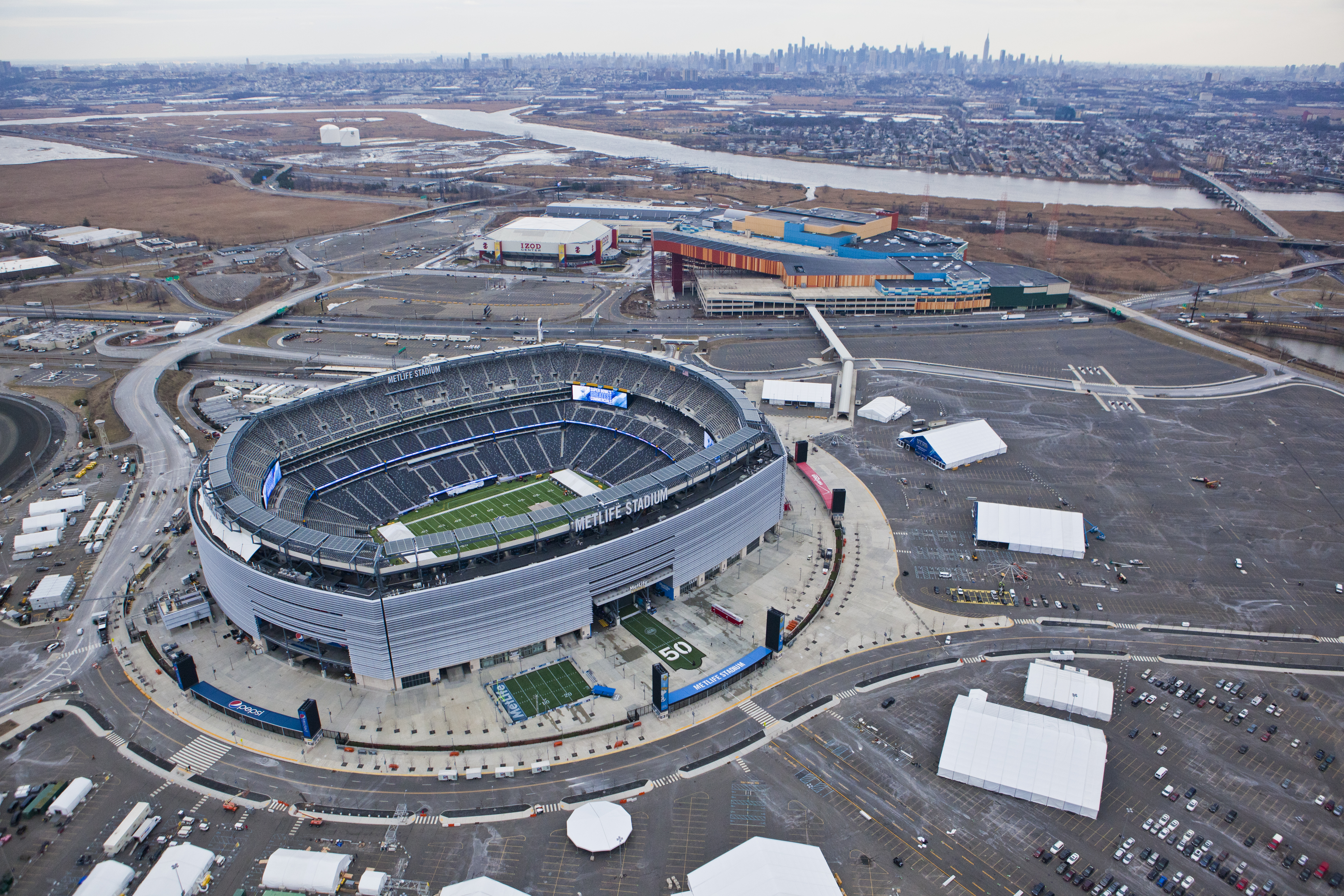 MetLife Stadium exterior before a football match in East Rutherford